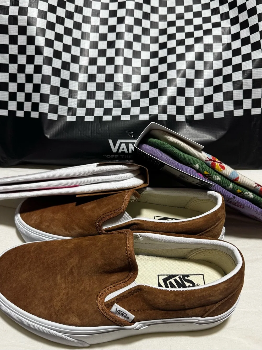 NEW Vans Brown Suede Slip-On Sneakers Women’s 7.5 with 2 Packs of Van’s Socks